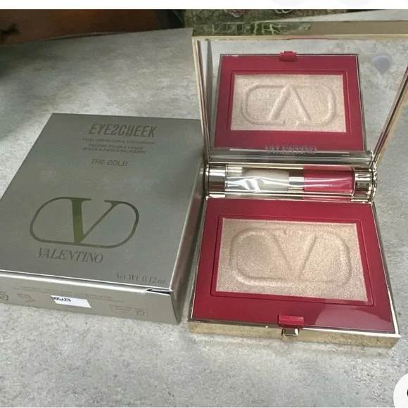 Valentino Radiant Gold Eyes To Cheek Dual Ise Eyes to Cheek.New in Box - Picture 3 of 6